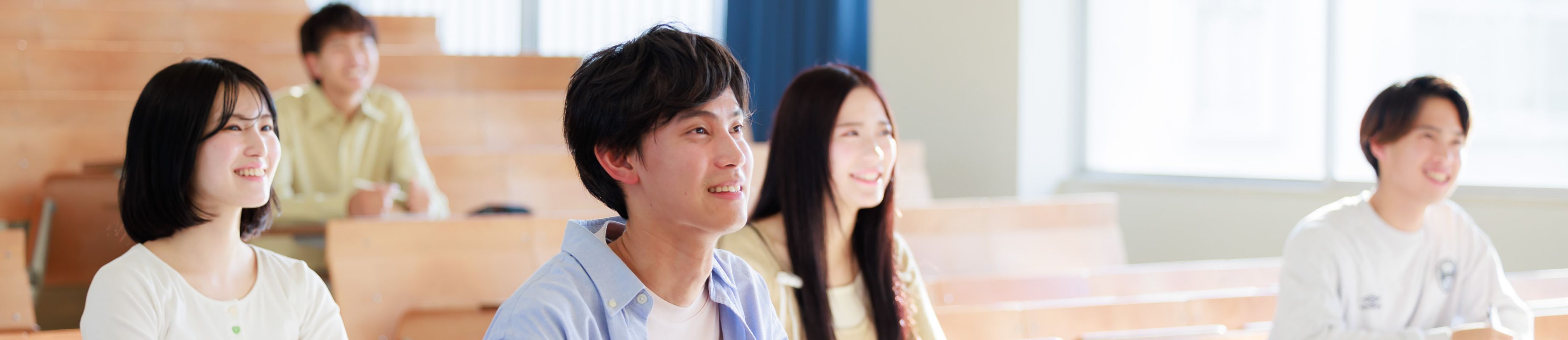 講義を受ける学生の写真