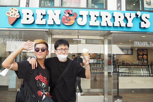 LAのお店の前での記念写真