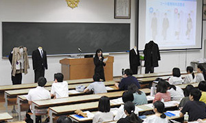 だしなみ講座(着こなし&メイクアップ)