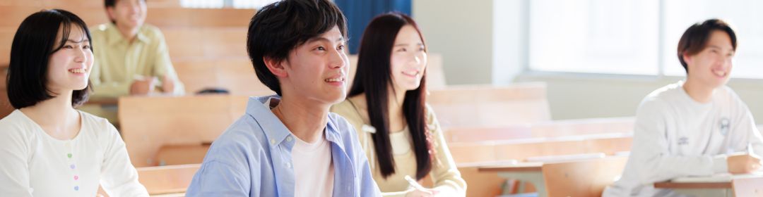 講義を受ける学生の写真